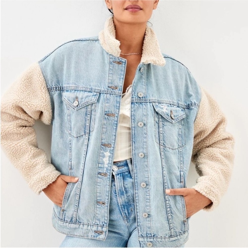 American Eagle Outfitters Light Blue Denim Jacket with Cream Sherpa